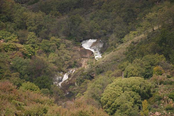 Vista de las Nogaledas, espectacular caida de agua en el Valle del Jerte