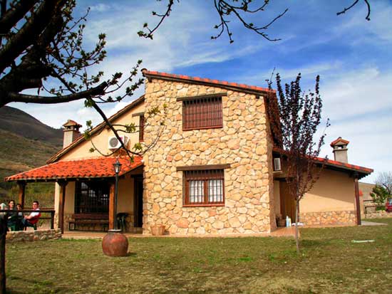 Casa rural la Cañada del Valle del Jerte, Fachada Sur